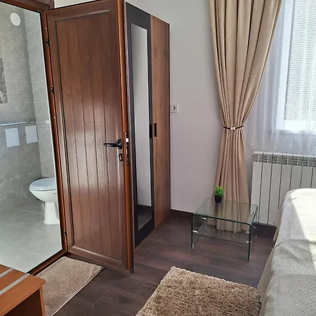 Vasilevi House Pensión Devin